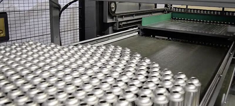 Depalletizing Aerosol Cans
