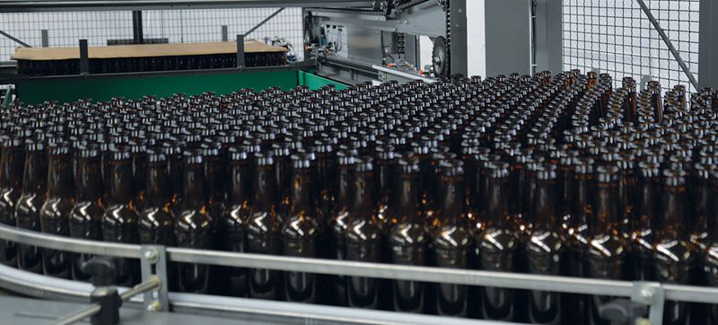 Depalletizing Glass Beer Bottles