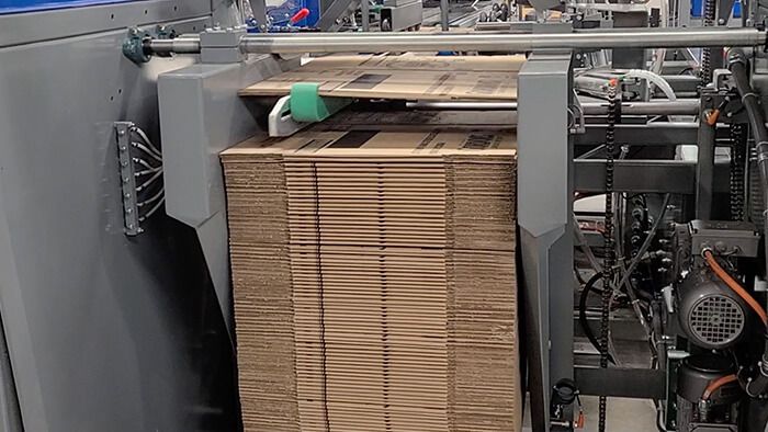 M335 Magazine feeds off-spec corrugated