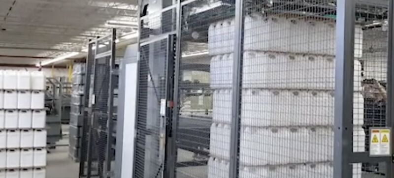 Depalletizing 2.5 Gallon Jugs